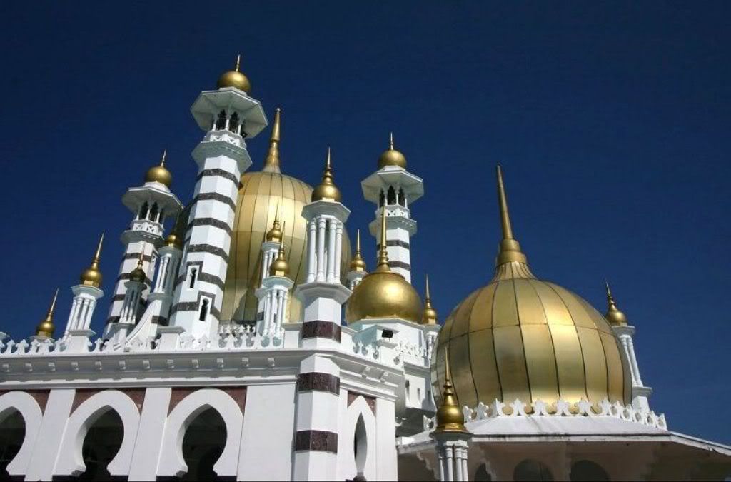 Gzel_ve_nl_byk_camiler_ibadethaneler_mescidler_cami_resimleri_2.jpg