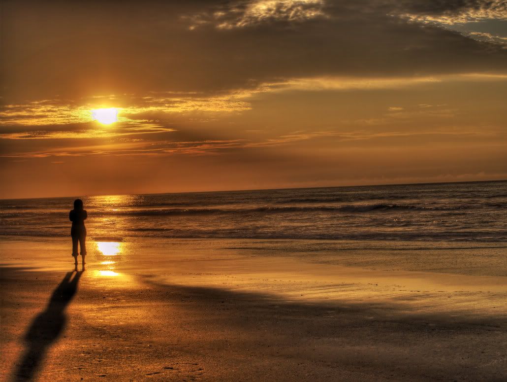 sunrise_on_the_beach_by_darkphoenix36-d4rskd2.jpg