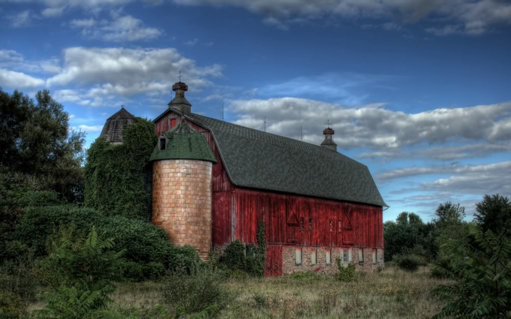 ws_Old_Red_Barn_1680x1050.jpg