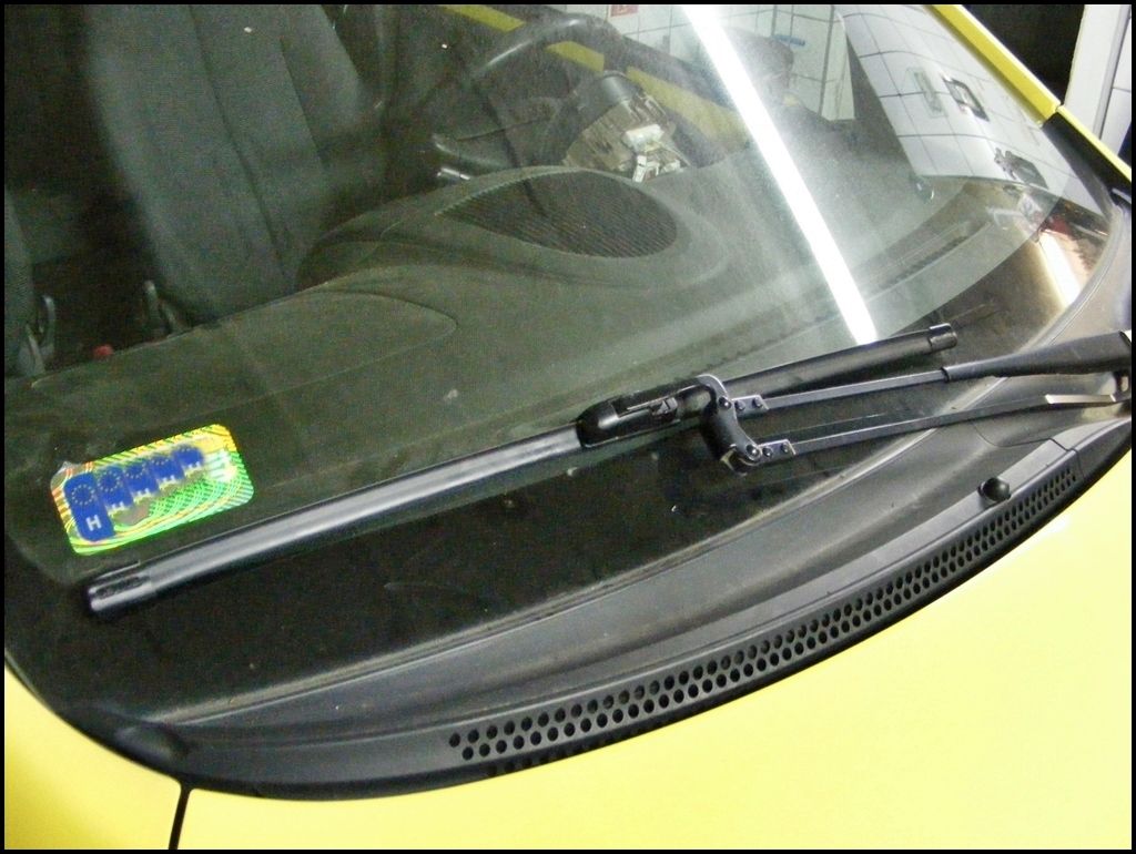How to change a wiper blade on a toyota aygo