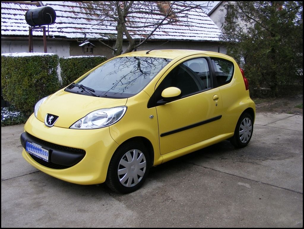 A few pictures from the finished car (no polsihing/waxing YET):