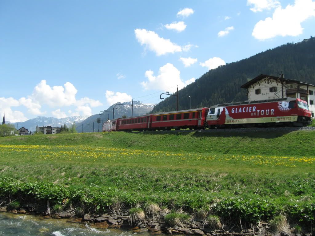 http://i1115.photobucket.com/albums/k546/jcvandijke/RhtischeBahn.jpg