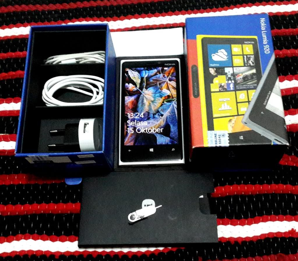Fullset lengkap resmi nokia, Body 96% baret bekas pemakaian normal ga ... Fullset lengkap resmi nokia, Body 96% baret bekas pemakaian normal ga ...
