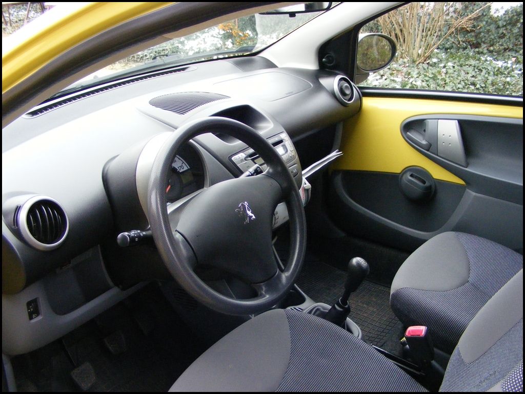 A few pictures from the finished car (no polsihing/waxing YET):